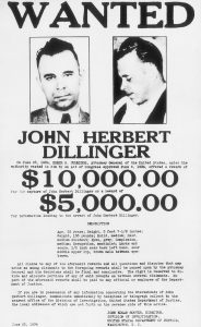 Uno dei tanti poster da ricercato di John Dillinger. Immagine di pubblico dominio tratta dall'archivio FBI.