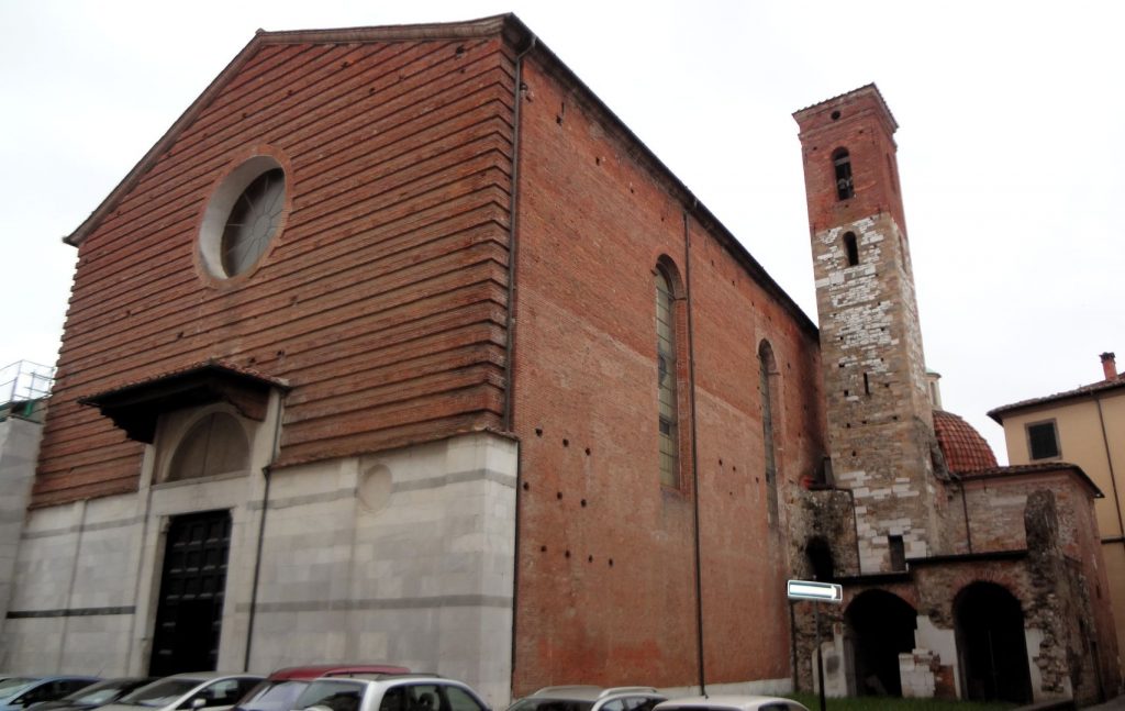 La chiesa e il campanile di Sant'Agostino, Lucca. Foto degli autori.