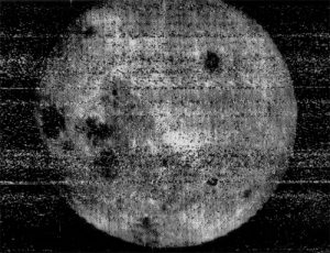 La prima immagine dell’altra faccia del nostro satellite, ricevuta da Luna 3 il 7 ottobre 1959 (credit: Pubblico Dominio) Edgar Allan Poe dagherrotipato nel 1848, l’anno precedente alla morte (credit: Pubblico Dominio)