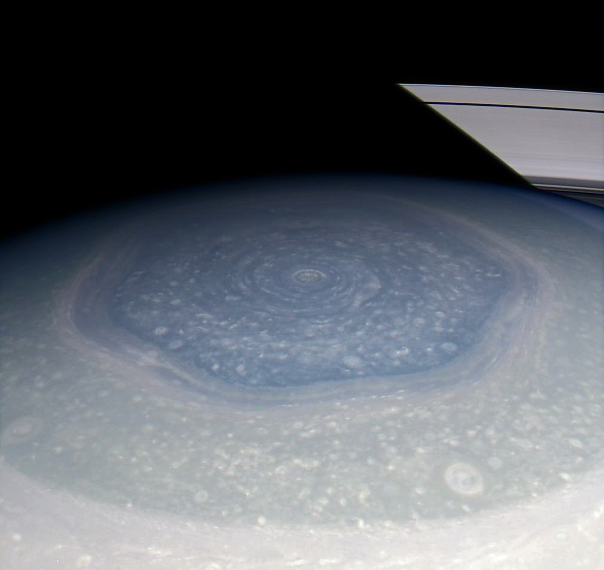 Gli esagoni di Saturno